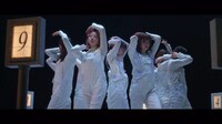 欅坂46「Student Dance」MVのワンシーン。