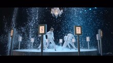 欅坂46「Student Dance」MVのワンシーン。