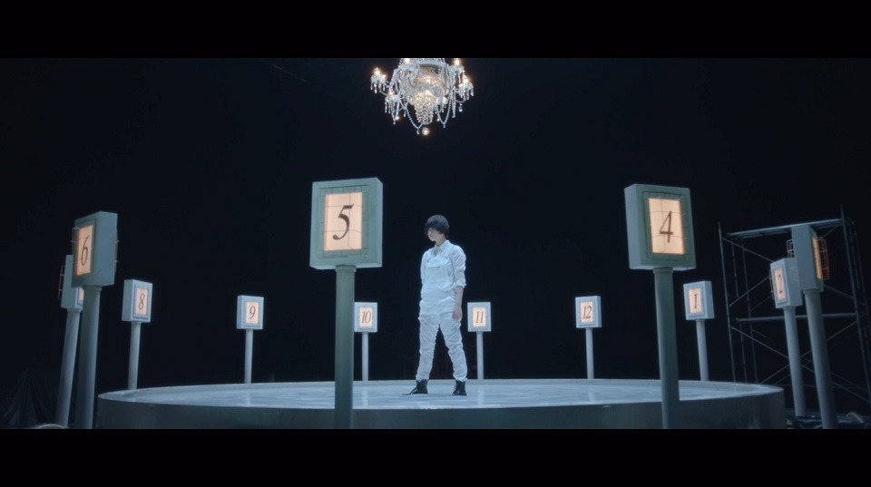 欅坂46「Student Dance」MVのワンシーン。