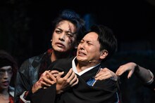 左から久保田悠来、山下健二郎。