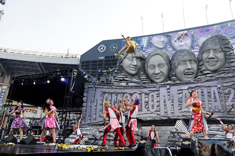 ももいろクローバーZ「MomocloMania2018 -Road to 2020-」8月5日公演の様子。（Photo by HAJIME KAMIIISAKA＋Z）