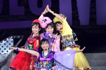 ももいろクローバーZ「MomocloMania2018 -Road to 2020-」8月5日公演の様子。（Photo by HAJIME KAMIIISAKA＋Z）