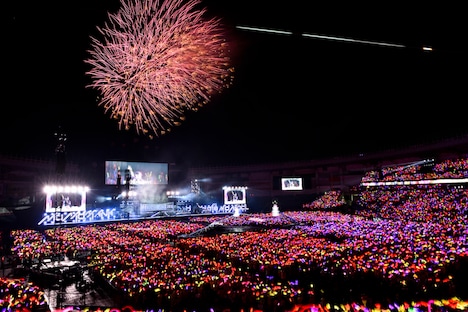 「クローバーとダイヤモンド」で打ち上げられた花火。（Photo by HAJIME KAMIIISAKA＋Z）