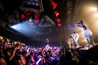 「CY8ER 4th one-man live "SOUND OF ME"」の様子。（撮影：ハライタチ）