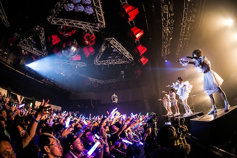 「CY8ER 4th one-man live "SOUND OF ME"」の様子。（撮影：ハライタチ）