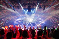 浦島坂田船「浦島坂田船 5th Anniversary ～熱▽CHU▽宙▽ 俺SUMMERと、宇CHU▽旅行▽～」の様子。（撮影：小松陽祐［ODD JOB］、加藤千絵［CAPS］）