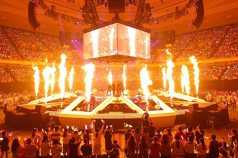 浦島坂田船「浦島坂田船 5th Anniversary ～熱▽CHU▽宙▽ 俺SUMMERと、宇CHU▽旅行▽～」の様子。（撮影：小松陽祐［ODD JOB］、加藤千絵［CAPS］）