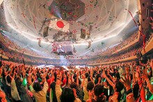 浦島坂田船「浦島坂田船 5th Anniversary ～熱▽CHU▽宙▽ 俺SUMMERと、宇CHU▽旅行▽～」の様子。（撮影：小松陽祐［ODD JOB］、加藤千絵［CAPS］）