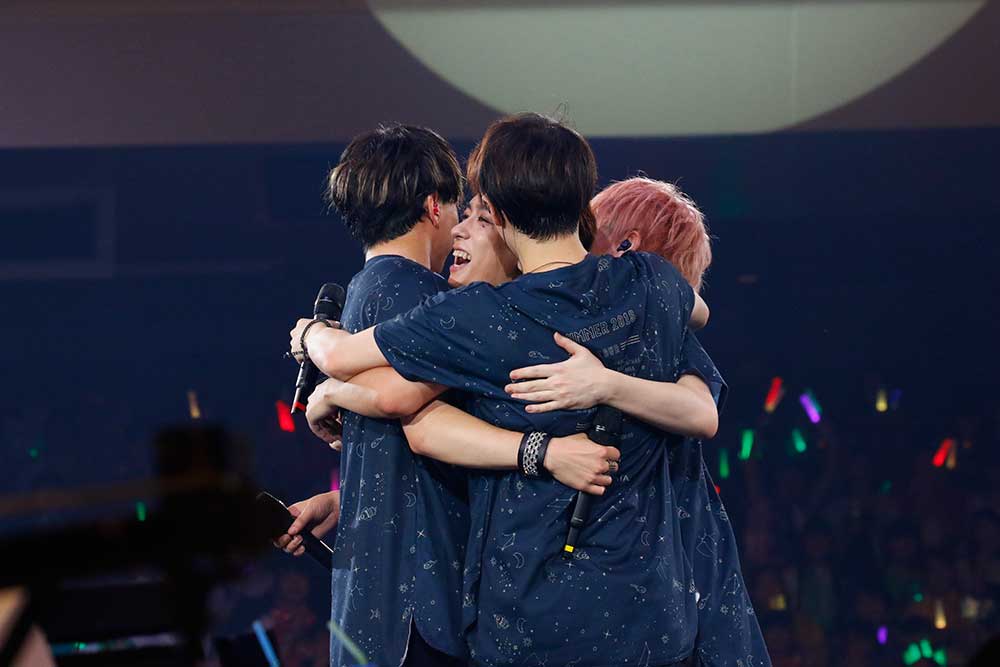 浦島坂田船 Crewに囲まれ武道館に立つ 僕たちはゴールを決めません ライブレポート 写真19枚 音楽ナタリー