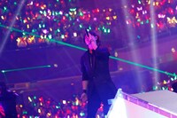 となりの坂田。（撮影：小松陽祐［ODD JOB］、加藤千絵［CAPS］）