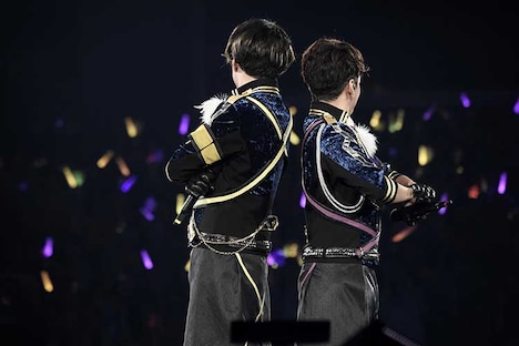 左からセンラ、志麻。（撮影：小松陽祐［ODD JOB］、加藤千絵［CAPS］）