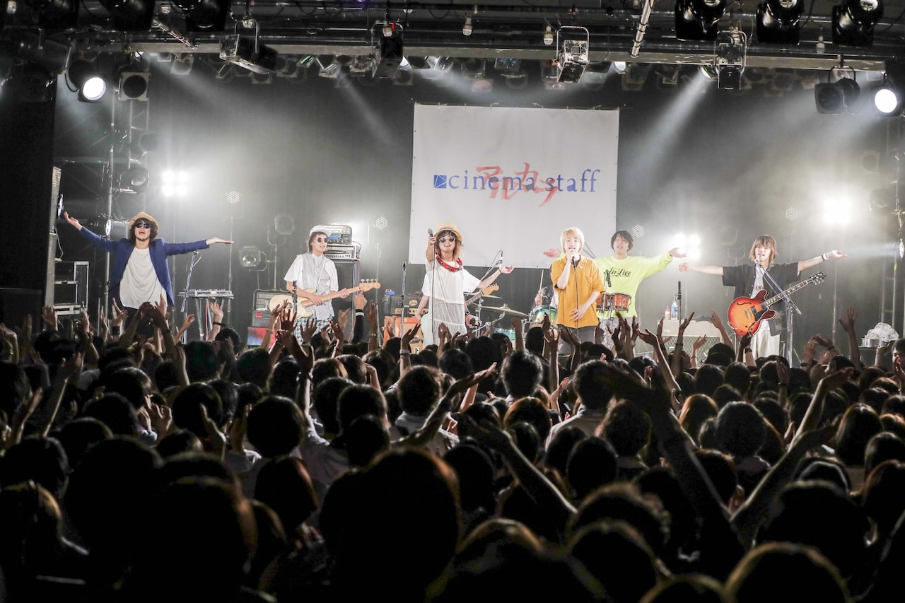 cinema staff × アルカラのスプリットツアー開幕、コラボ曲も初披露