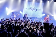 cinema staff×アルカラ「Split EP『undivided E.P. 』RELEASE TOUR ～A.S.O.B.i～」でのcinema staffのステージの様子。（撮影：石崎祥子）