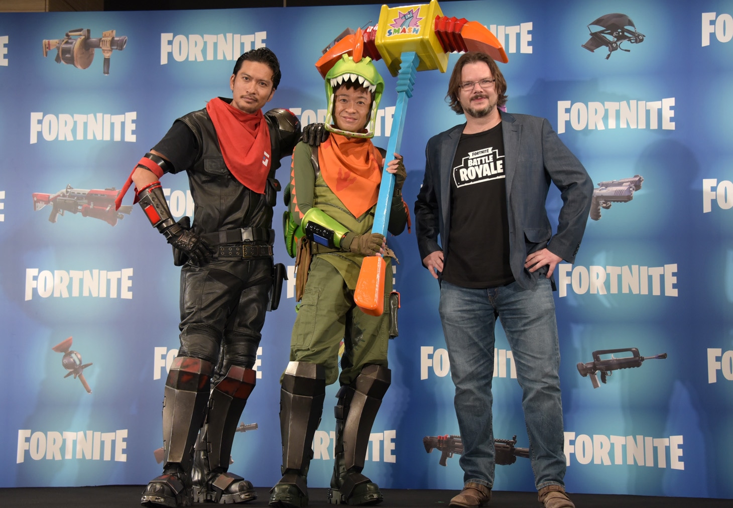 左から長瀬智也、城島茂、ロブ・グレイ氏。