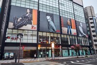 H&M渋谷店に掲出中の看板。