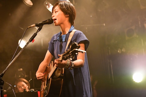 「片平里菜 渋谷クアトロワンマン2days『夏の夜』」の様子。(撮影:古溪一道)