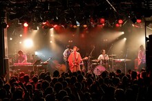 「片平里菜 渋谷クアトロワンマン2days『泣き晴らした朝に』」の様子。（撮影：古溪一道）