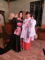 左から倉木麻衣、小松未可子。