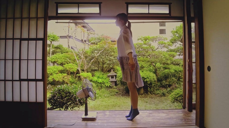 欅坂46「302号室」ミュージックビデオのワンシーン。