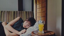 欅坂46「302号室」ミュージックビデオのワンシーン。