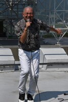 BOOWYの「ONLY YOU」に乗せて阿蘇のあるあるを歌うRG。