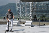 THE STREET SLIDERSの「Boys Jump The Midnight」に乗せて阿蘇のあるあるを歌うRG。