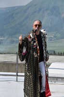 「いただきます」を歌うRG。