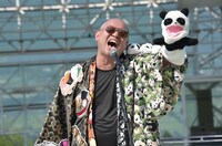 「DO THE パンダッ！」を歌うRG。