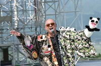 「DO THE パンダッ！」を歌うRG。