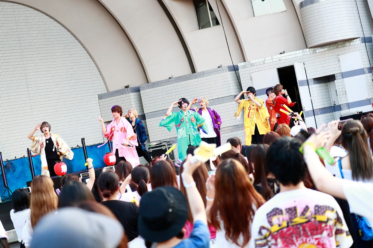 新世紀えぴっくすたぁネ申「ネ申ワンマン～代々木公園野外音楽堂で会いましょう～」の様子。（写真提供：RINethics Inc）