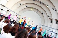 新曲「命短シ恋セヨ人類」を披露する新世紀えぴっくすたぁネ申。（写真提供：RINethics Inc）