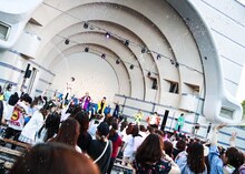 「Crazy Crazy」で放水する新世紀えぴっくすたぁネ申。（写真提供：RINethics Inc）