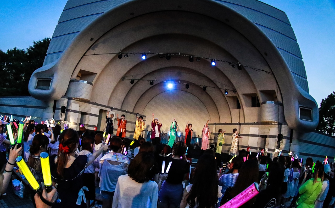 新世紀えぴっくすたぁネ申「ネ申ワンマン～代々木公園野外音楽堂で会いましょう～」の様子。（写真提供：RINethics Inc）