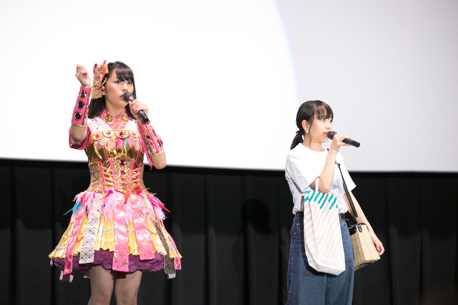 左から佐々木彩夏（ももいろクローバーZ）、堀くるみ（たこやきレインボー）。（撮影：笹森健一）