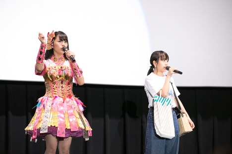左から佐々木彩夏（ももいろクローバーZ）、堀くるみ（たこやきレインボー）。（撮影：笹森健一）