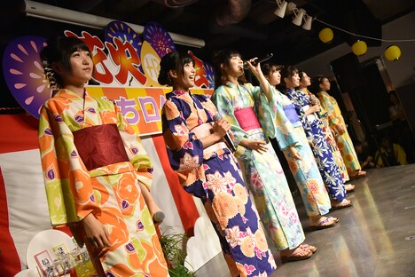 はちみつロケット「花火と漫画とチョコと雨」リリース記念イベントの様子。