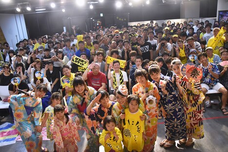 はちみつロケット「花火と漫画とチョコと雨」リリース記念イベントでの記念写真。