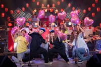 PUFFYとニセPUFFY（超特急）。