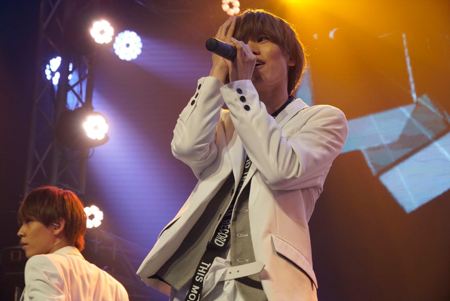 スノーホワイツのライブシーン。