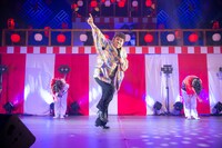 ランニングマンを決めるコロッケ。