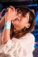MiZUKi（Vo）（Photo by Shin Ishihara）