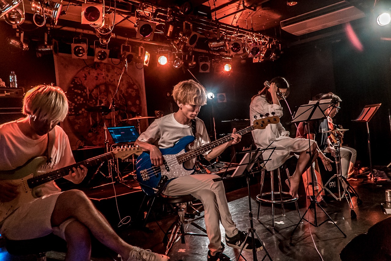 「カミツキ presents『噛みついて神ついて』」東京・TSUTAYA O-Crest公演の様子。（Photo by Shin Ishihara）