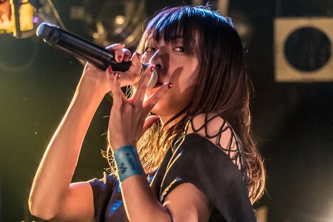 MiZUKi（Vo）（Photo by Shin Ishihara）
