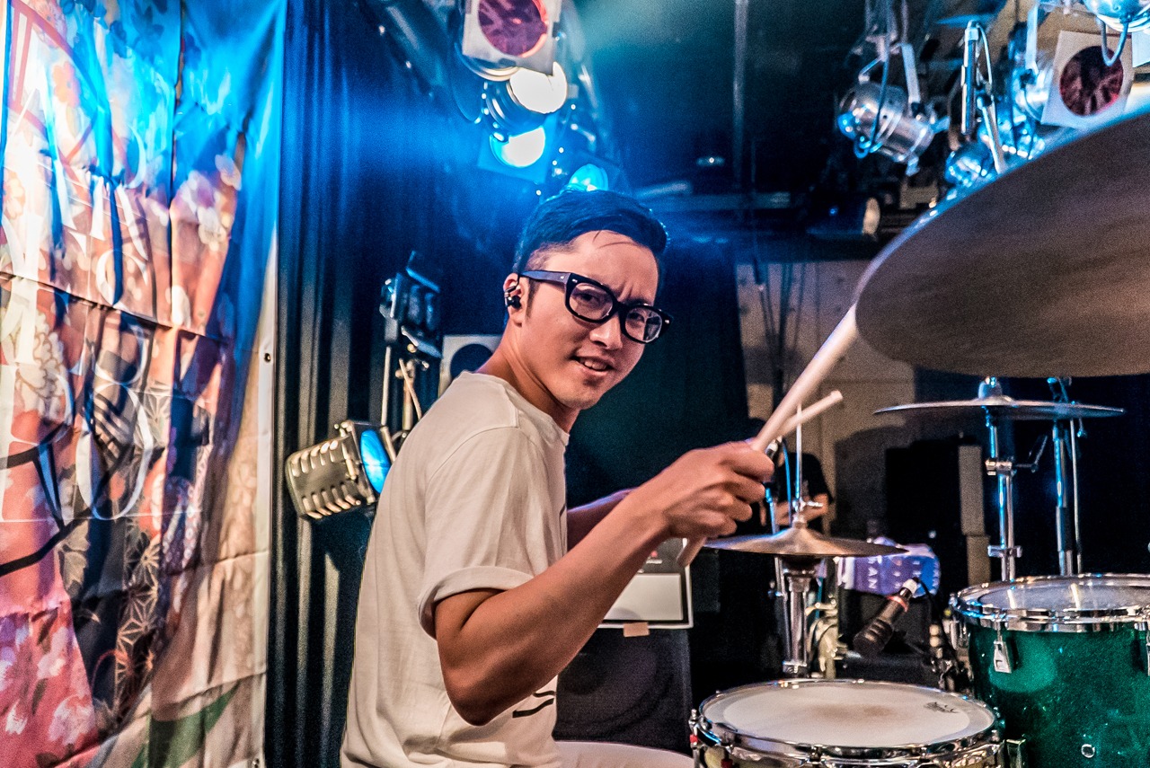 SHU→TA（Dr）（Photo by Shin Ishihara）