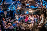 「カミツキ presents『噛みついて神ついて』」東京・TSUTAYA O-Crest公演の様子。（Photo by Shin Ishihara）