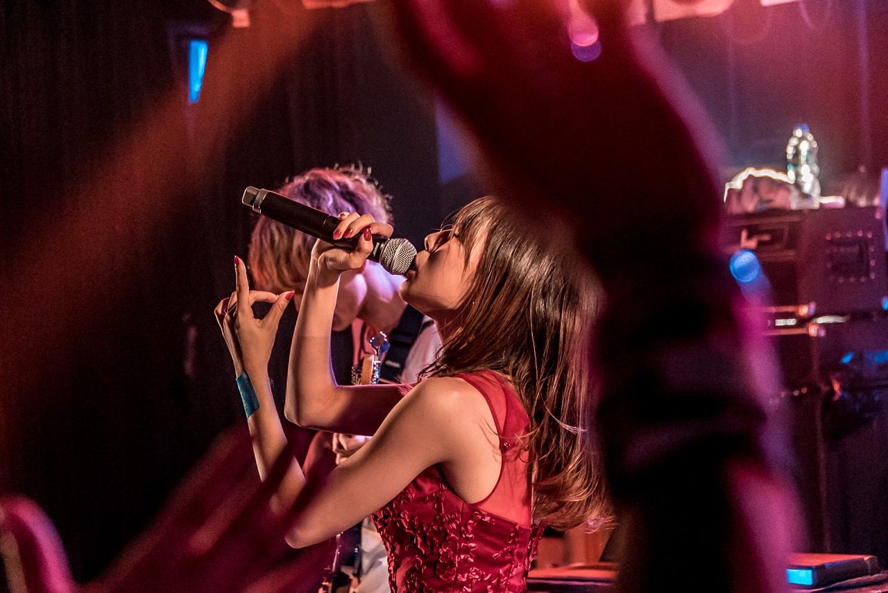 MiZUKi（Vo）（Photo by Shin Ishihara）