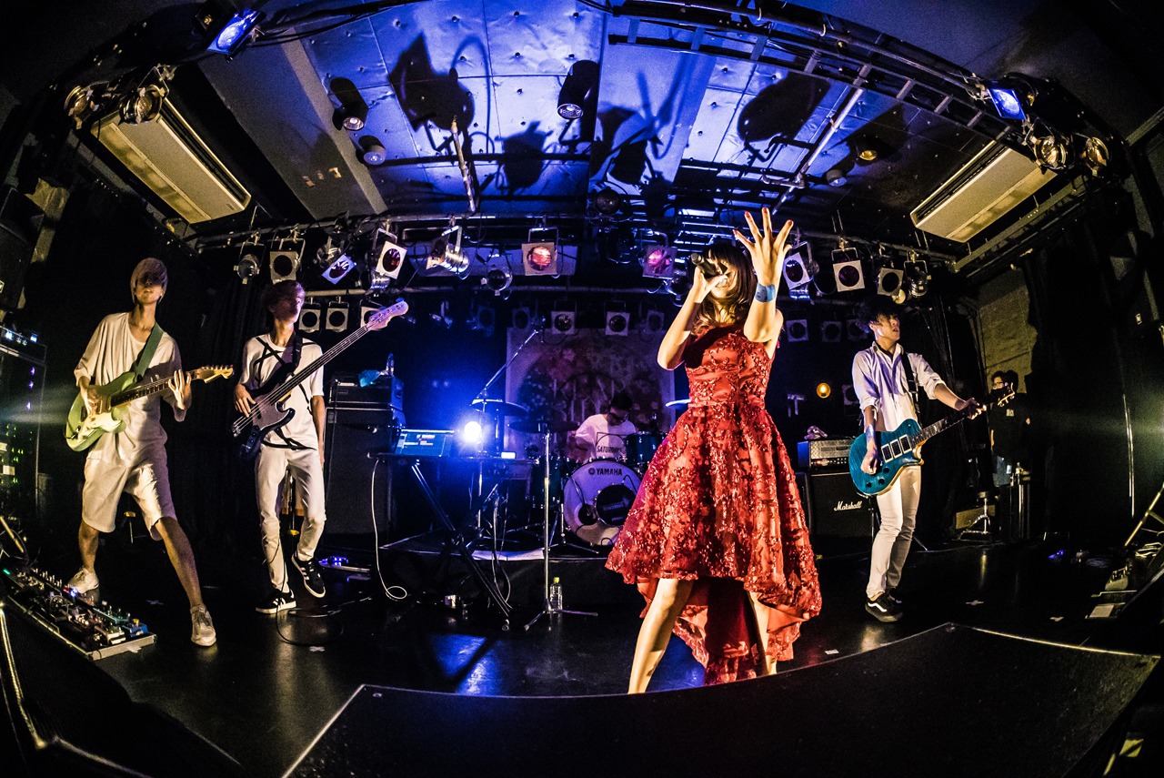 「カミツキ presents『噛みついて神ついて』」東京・TSUTAYA O-Crest公演の様子。（Photo by Shin Ishihara）