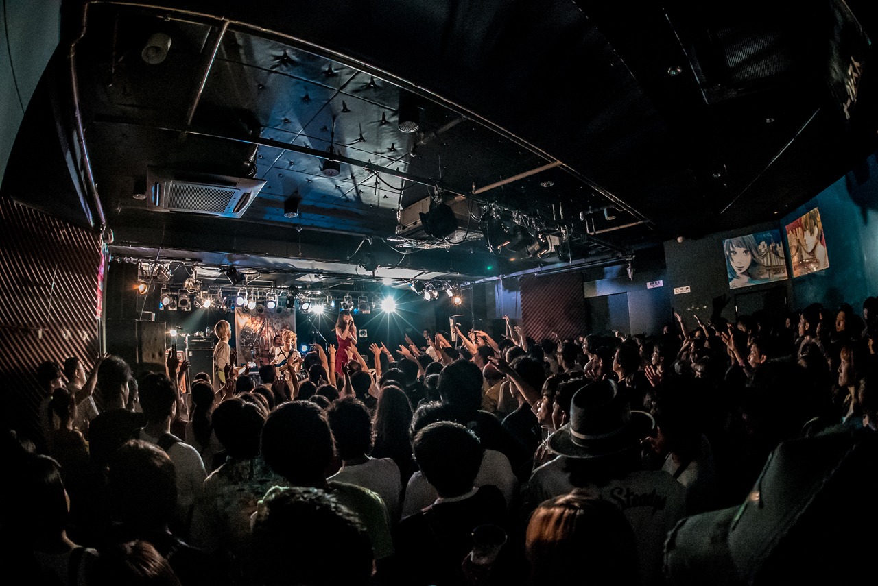 「カミツキ presents『噛みついて神ついて』」東京・TSUTAYA O-Crest公演の様子。（Photo by Shin Ishihara）