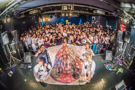 「カミツキ presents『噛みついて神ついて』」東京・TSUTAYA O-Crest公演の様子。（Photo by Shin Ishihara）