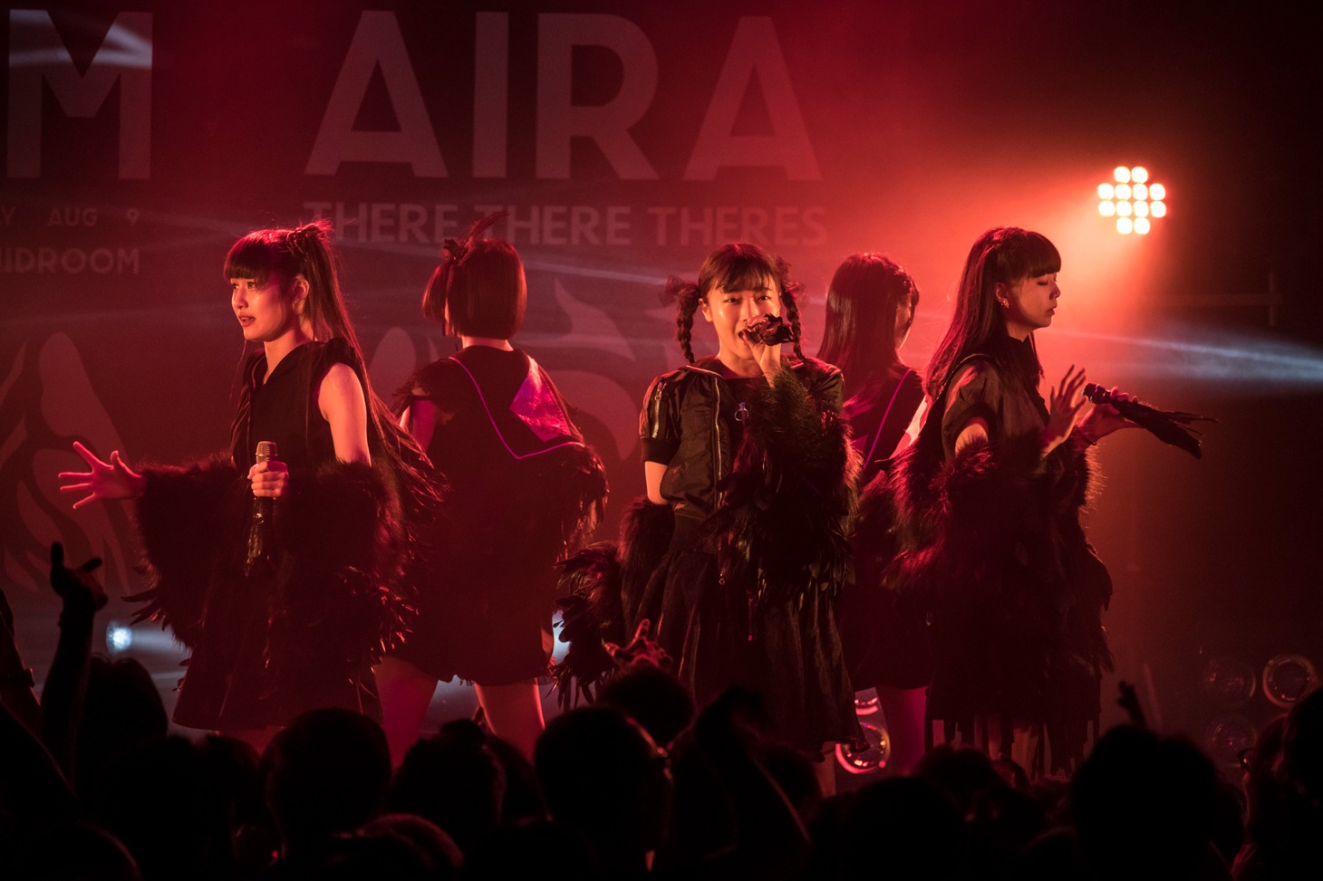 THERE THERE THERES「KHIMAIRA」の様子。（写真提供：AqbiRec）